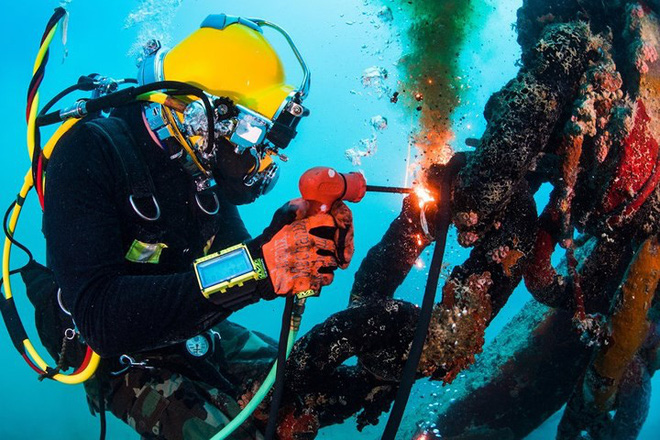 Hình ảnh ấn tượng ít thấy về các hoạt động bên trong hải quân Mỹ